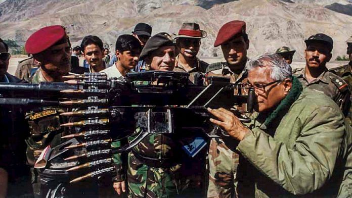 File photo of George Fernandes looking through a heavy machine gun seized from the Pakistan Army in Kargil | PTI