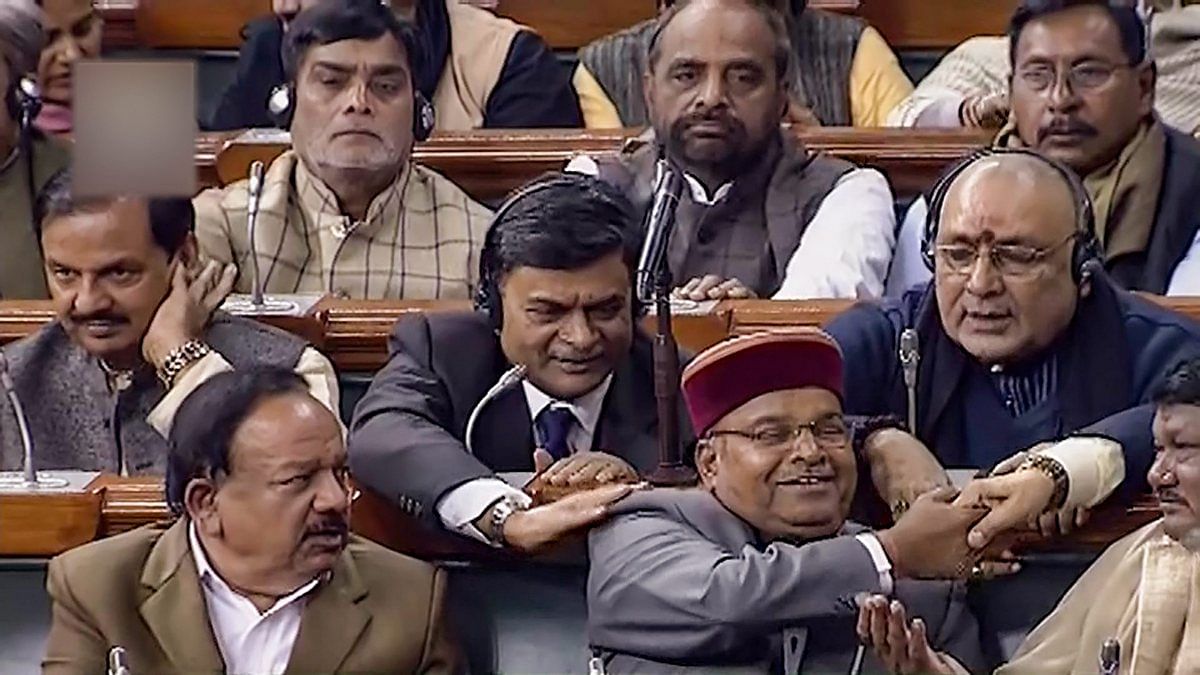 Social Justice minister Thawarchand Gehlot and other MPs after Lok Sabha passed the 10 per cent quota bill | PTI