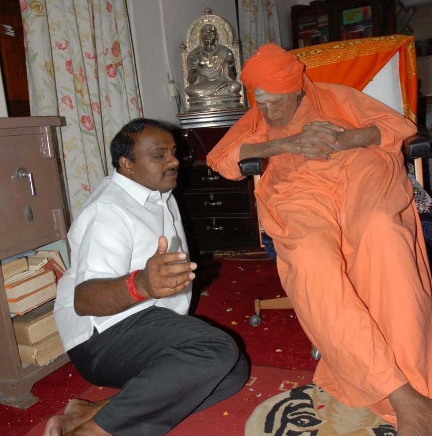File photo of Shivakumara Swami with H D Kumaraswamy | Shankar Bidari