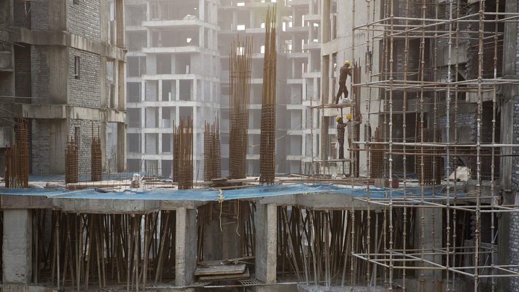 Workers at a construction site in Delhi (representational image) | Ruhani Kaur/Bloomberg