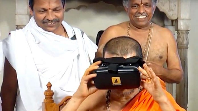 Paryaya Shri Vidyadheesha Theertha Swami trying on Virtual Reality headset