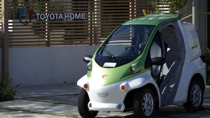 Toyota COMS super-compact electric vehicles a Toyota City
