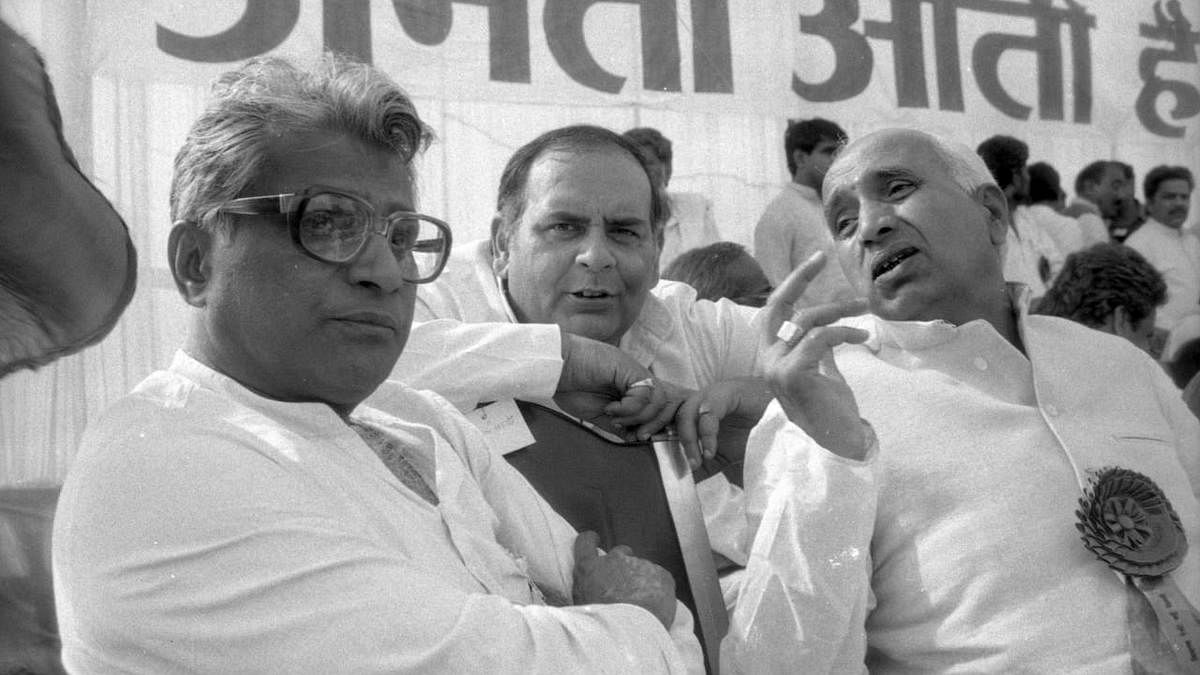 George Fernandes with Arun Nehru (C)
