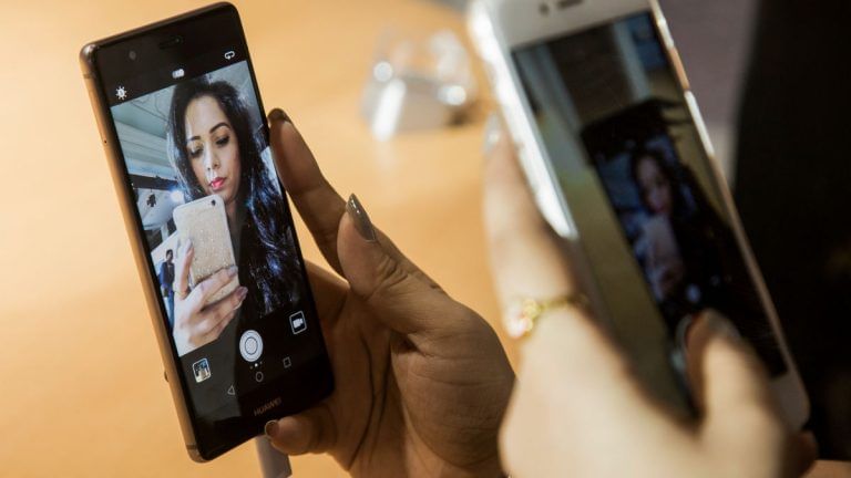 Selfies are leading people to get plastic surgery. Not true, say psychiatrists