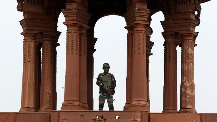 Security personnel stand guard over Raisina Hill in New Delhi| T. Narayan/Bloomberg