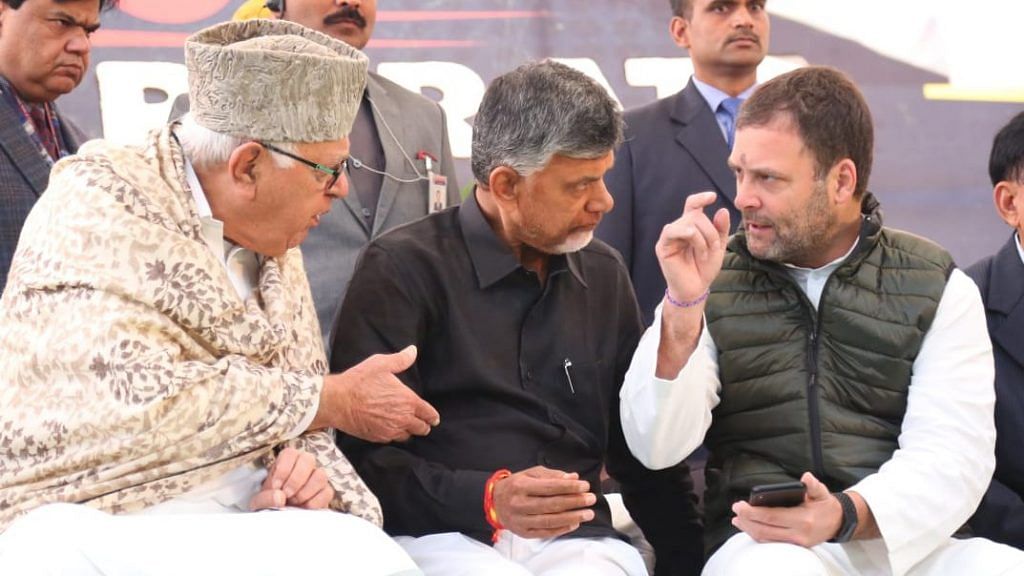 Chandrababu Naidu along with Congress President Rahul Gandhi and Farooq Abdullah sitting on dharna at Andhra Pradesh Bhawan demanding special category status to his state