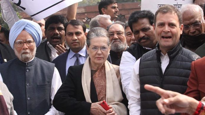 Congress president Rahul Gandhi along with UPA chairperson Sonia Gandhi, former PM Manmohan Singh and other leaders protest against the Rafale deal | Praveen Jain/ThePrint