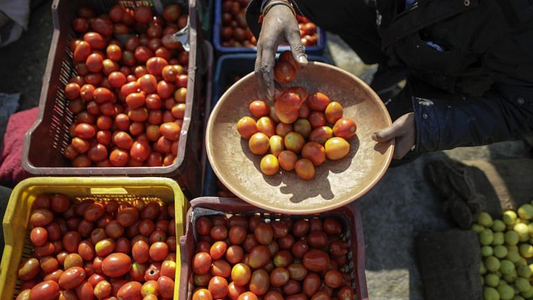 In Udta Pakistan, tomatoes selling at Rs 320/kg for everyone but Imran’s finance adviser