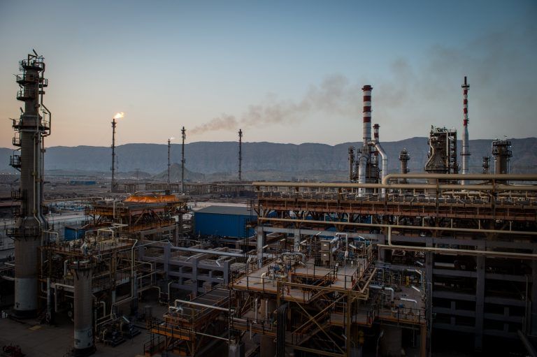 India gives in to US pressure, fully stops import of Iran oil