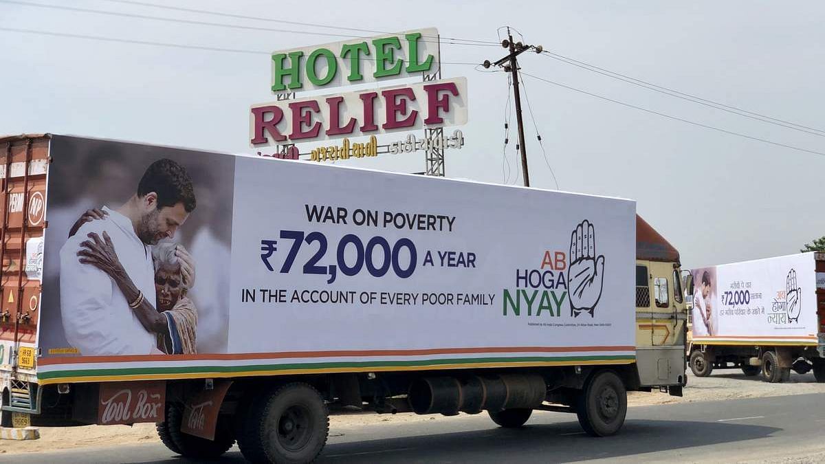 Valsad-10 File photo | NYAY campaign on the Delhi-Mumbai highway near Valsad, April | Photo: Shivam Vij/ThePrint