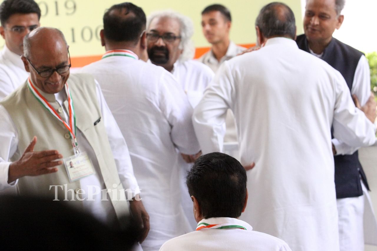 Congress leader Digvijay Singh wishing MP CM Kamal Nath |Praveen Jain/ThePrint