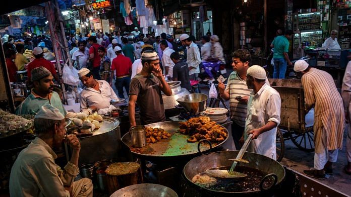 Vendors outside Delhi's Jama Masjid during the holy month of Ramzan in 2019 (representational image) | Photo: Bloomberg
