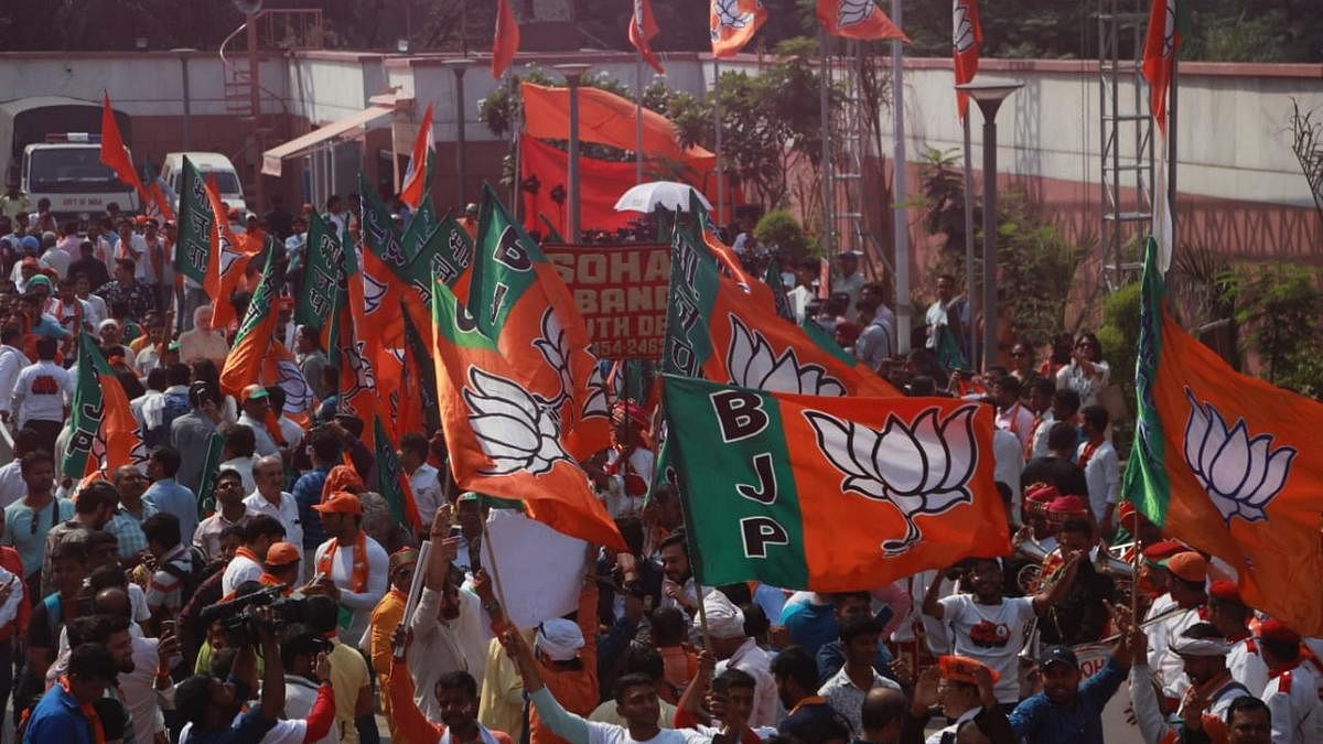 BJP supporters outside the party headquarters | ThePrint | Manisha Mondal