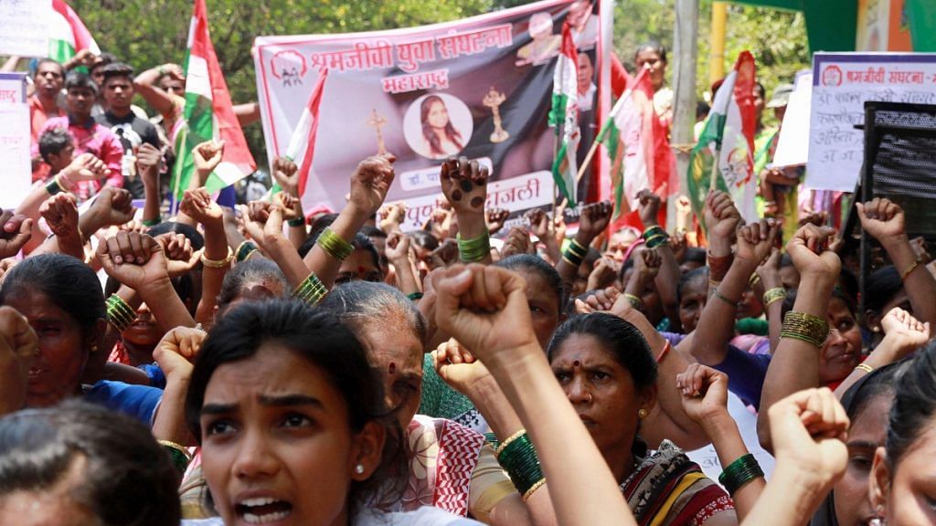 Activists stage a protest condemning the death of Payal Tadvi, in Thane | PTI