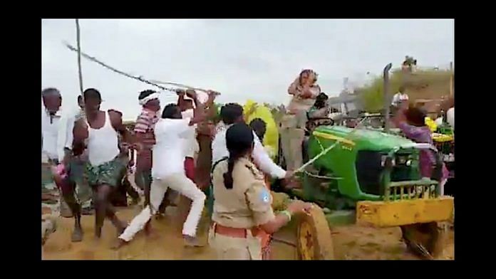 A screengrab of the video in which Range officer Chole Anitha can be seen being violently attacked by a mob armed with lathis at Telangana’s Kagaznagar | Twitter 