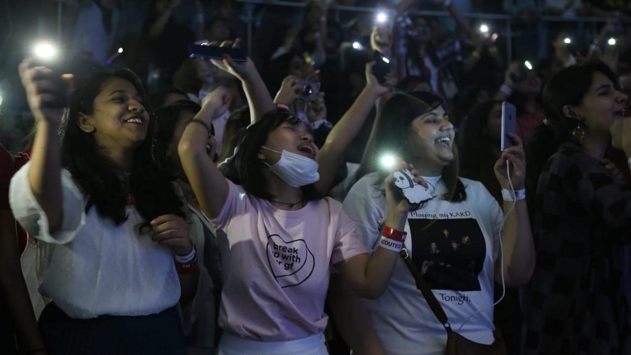 K-pop fans during the KARD concert at Talkatora Stadium