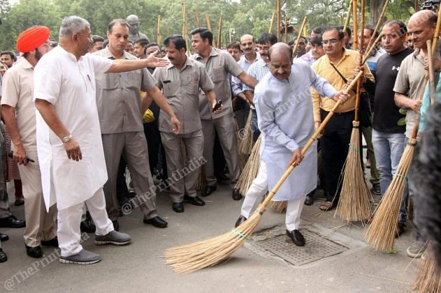 Lok Sabha speaker Om Birla sweeps the Parliament premises