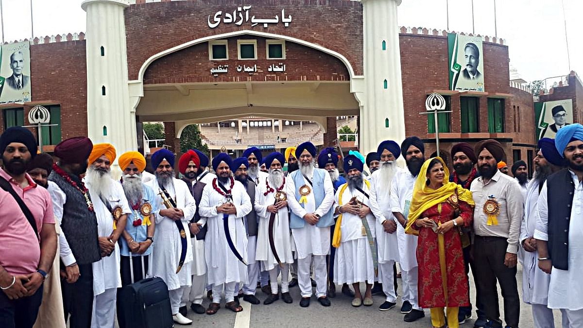 500 Sikhs from India arrive in Pakistan to celebrate Guru Nanak's 550th ...