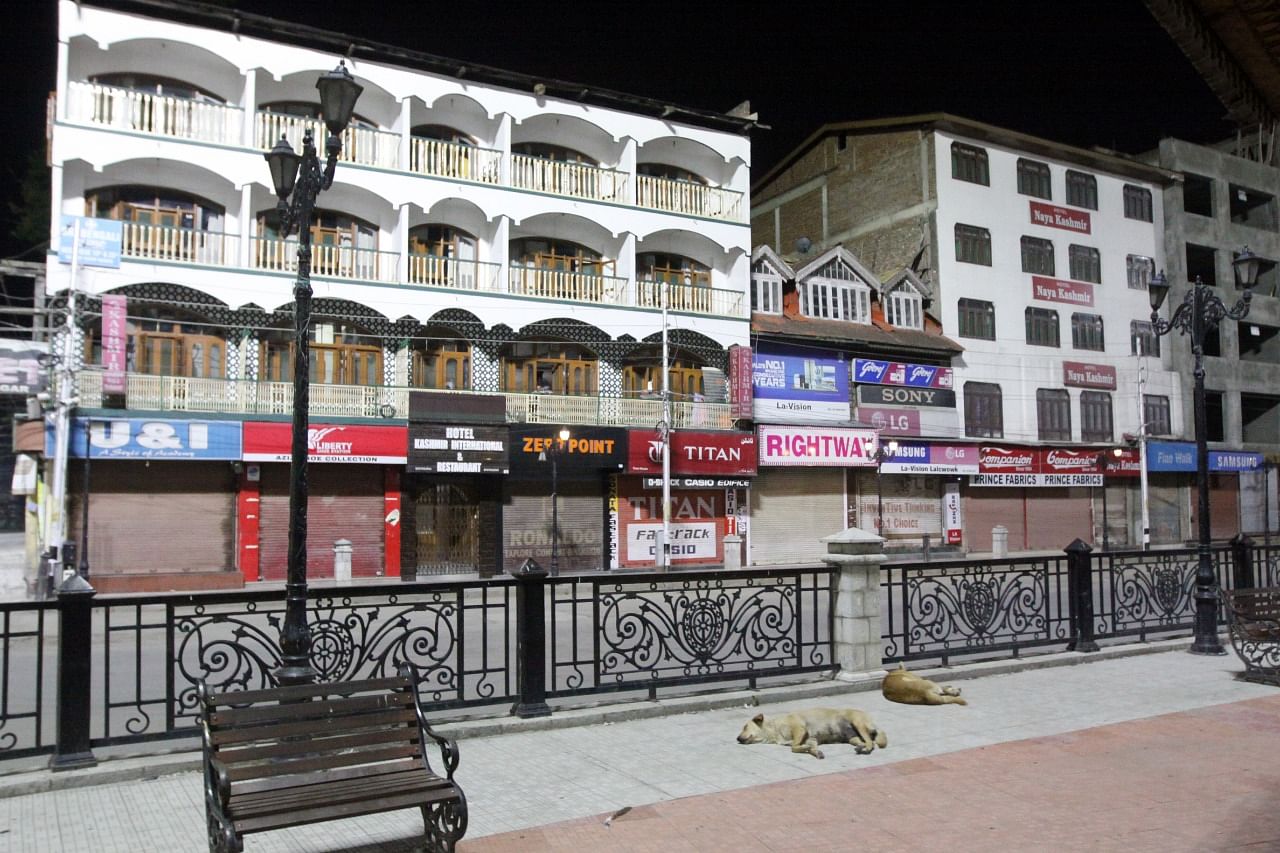 Empty market in Srinagar