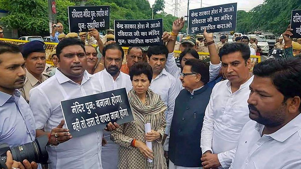 Protest against demolition of a temple in New Delhi