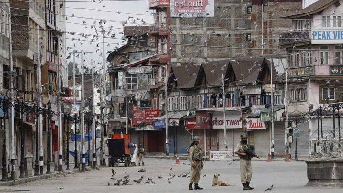 Restrictions in Jammu and Kashmir to be eased out in a phased manner | Photo: Praveen Jain