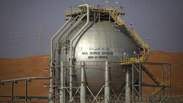 A storage tank containing liquid gas stands at the Natural Gas Liquids (NGL) facility in Saudi Aramco's Shaybah oilfield in the Rub' Al-Khali desert. | Photographer: Simon Dawson | Bloomberg