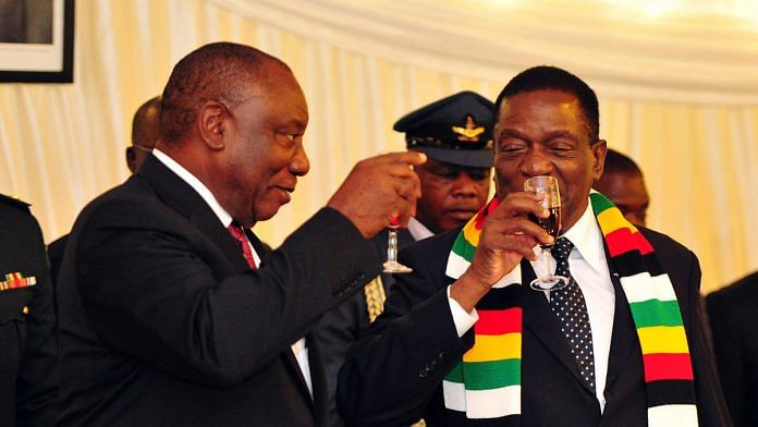 President Cyril Ramaphosa delivers toast remarks during a dinner hosted in his honour by President Emmerson Mnangagwa at the State House | GovernmentZA | Flickr