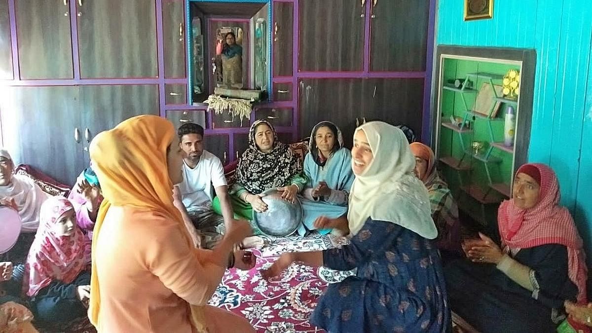 A breath of fresh air': Meet Noor Mohammad Bhat, whose soothing santoor  ragas are replacing folk songs at Kashmiri weddings - The Kashmir Monitor