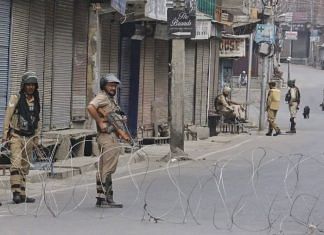 Security forces stand guard in Srinagar | Photo: Praveen Jain | ThePrint