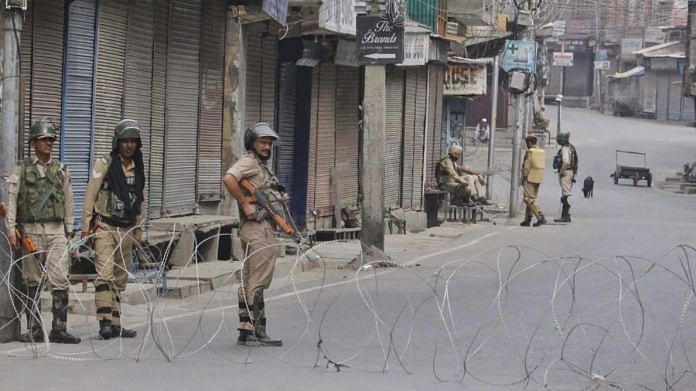 Security forces stand guard in Srinagar | Photo: Praveen Jain | ThePrint