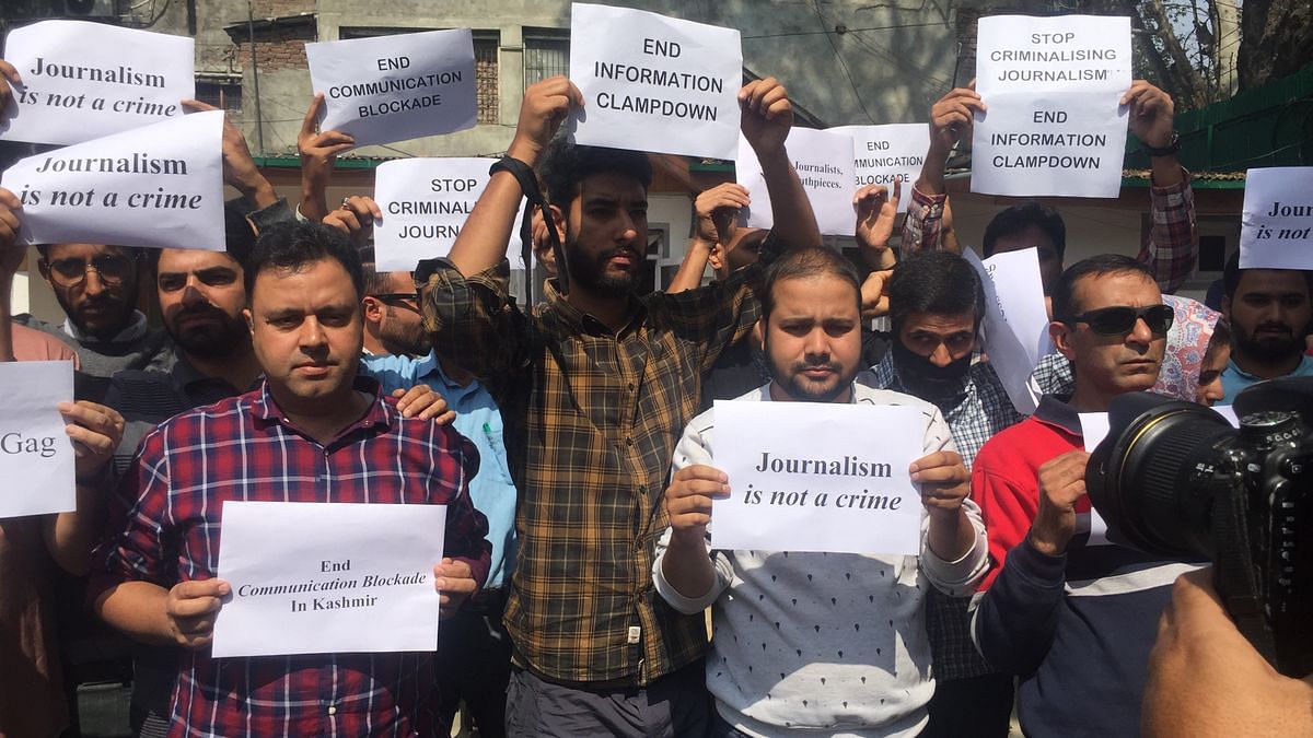 Kashmir lockdown | ThePrint.in Kashmir journalists protest