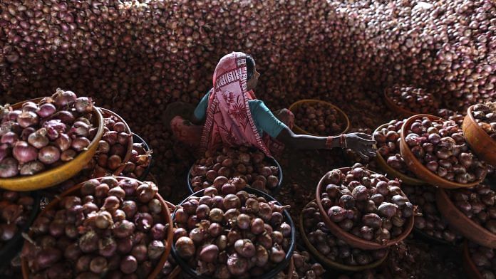The APMC wholesale market in Lasalgaon, Maharashtra | Photo: Dhiraj Singh/Bloomberg