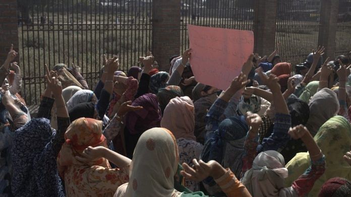 Women protest in Anchar, Srinagar | Photo: Nawal Watali