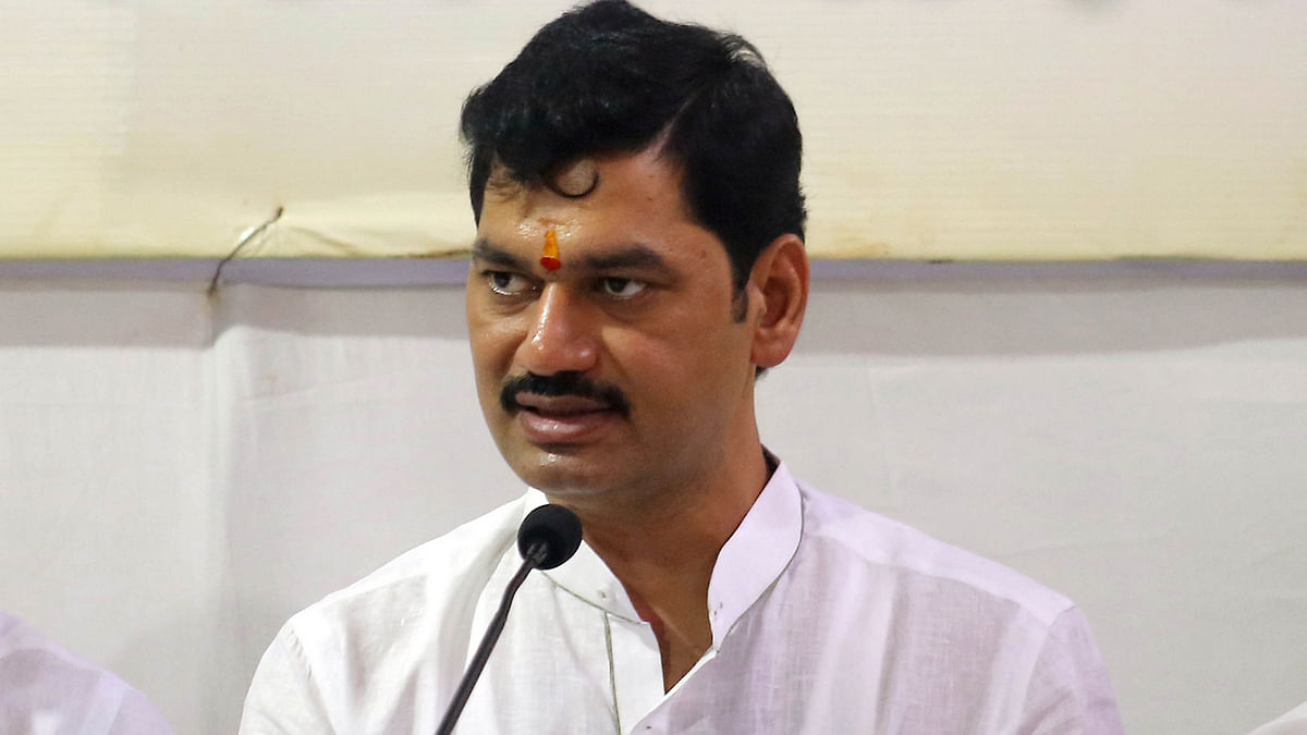 Dhananjay Munde booked for 'obscene remarks' against cousin Pankaja