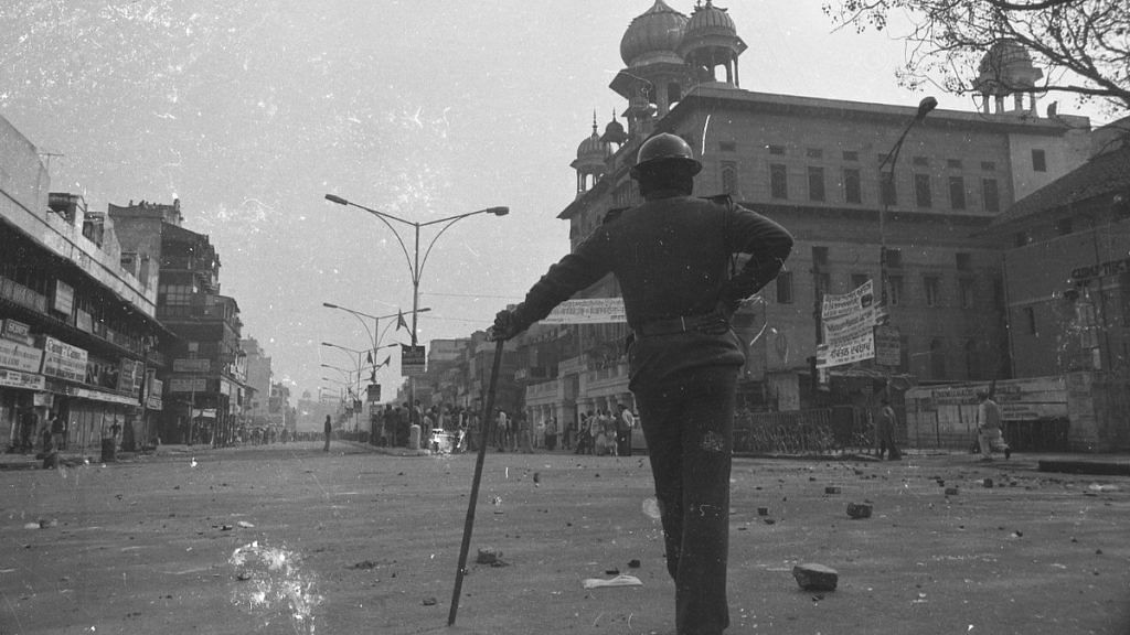 Gurdwara Sis Ganj Sahib during anti-Sikh riots, 1984 | Praveen Jain | ThePrint