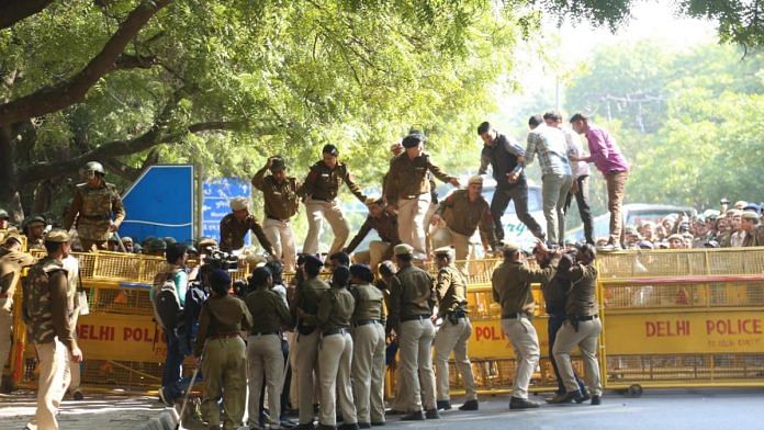JNU protesters walking towards the Parliament | Manisha Mondal | ThePrint