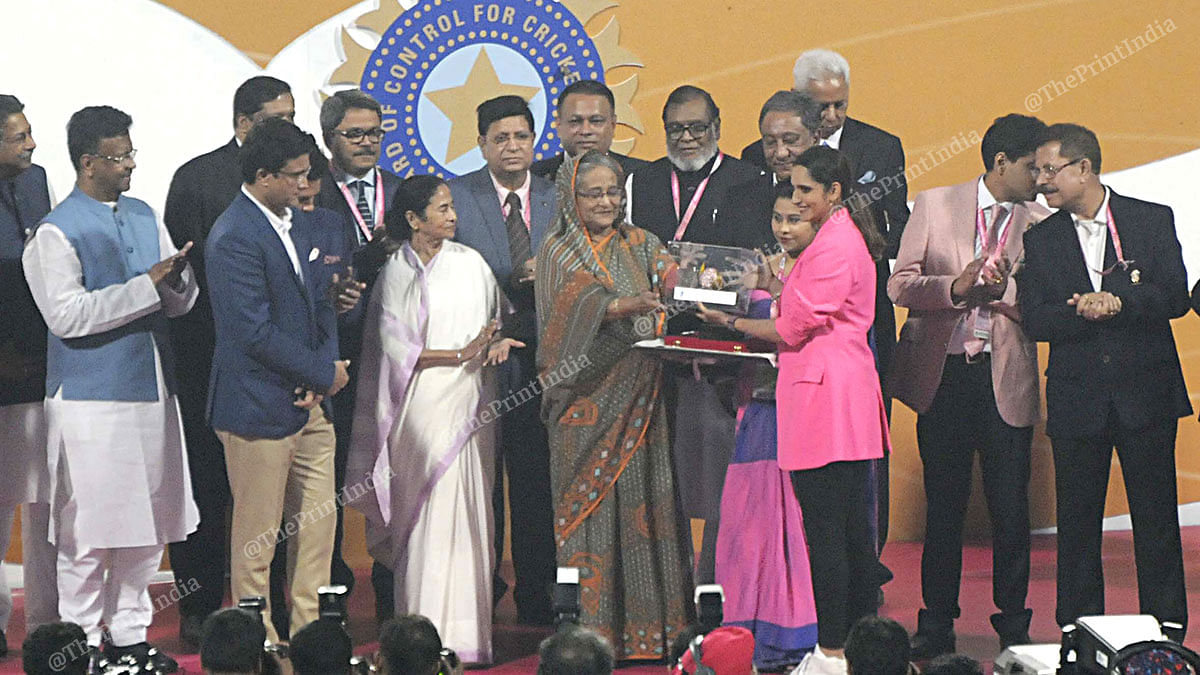 Bangladesh Prime Minister Sheikh Hasina Wajed, along with Sourav Ganguly and Mamata Banerjee, felicitates Sania Mirza. Former cricket players of Bangladesh's first team to visit India join her in the background. | Photo: Ashok Nath Dey | ThePrint