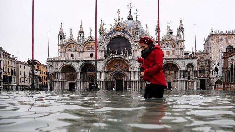 Venice in state of ’emergency’ as floods, tide threaten to submerge city