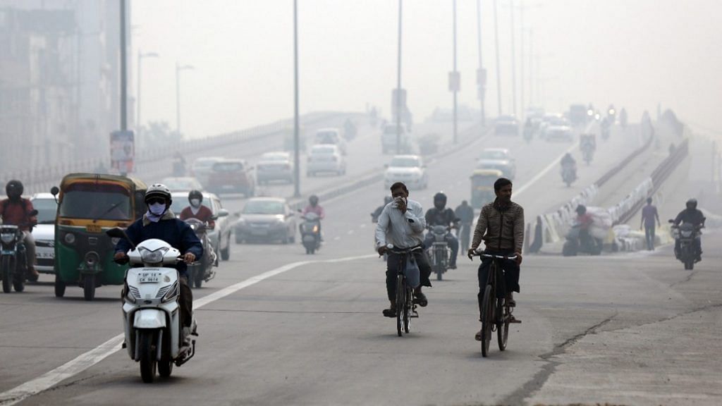 Traffic in Delhi as a thick smog envelopes the city | Photo: Suraj Singh Bisht | ThePrint