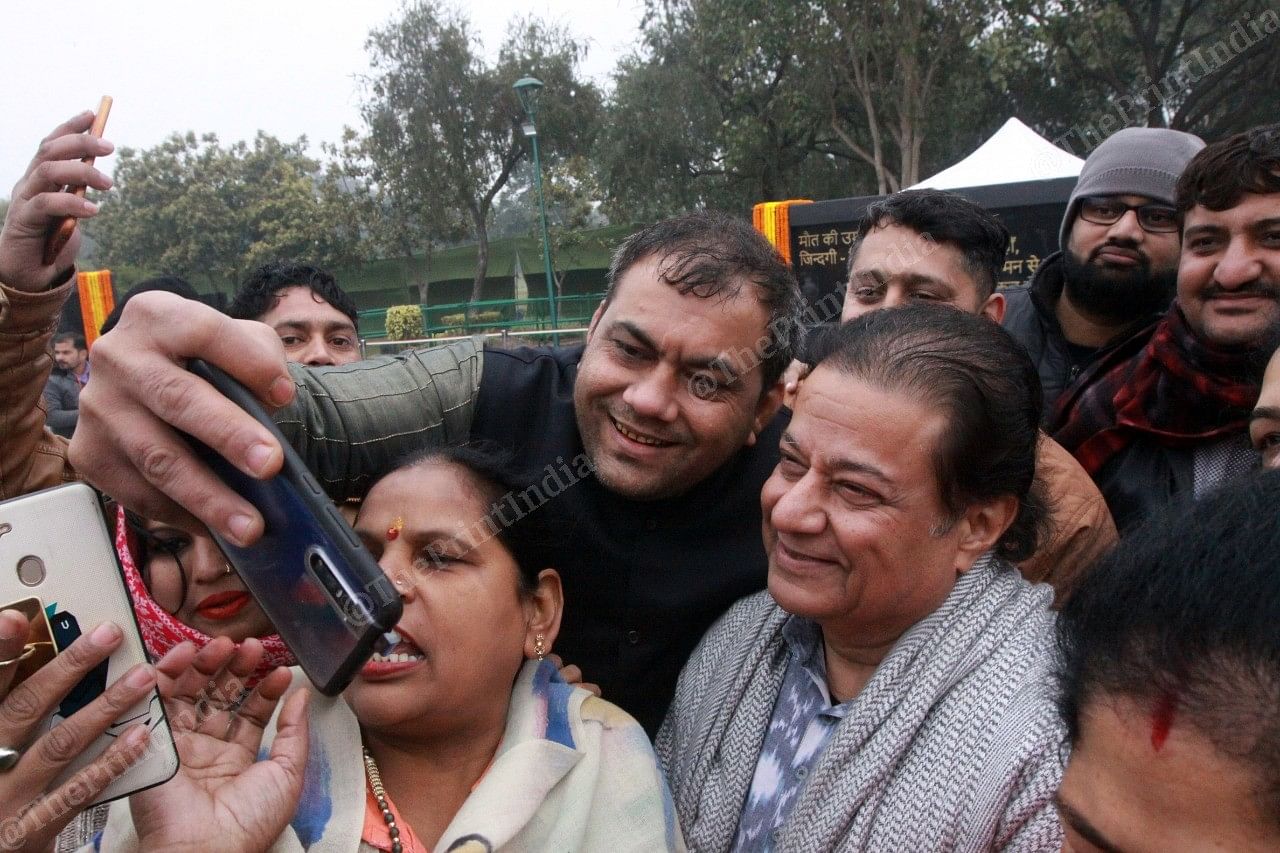 Visitors at the memorial click selfie with singer Anup Jalota | Photo: Praveen Jain | ThePrint