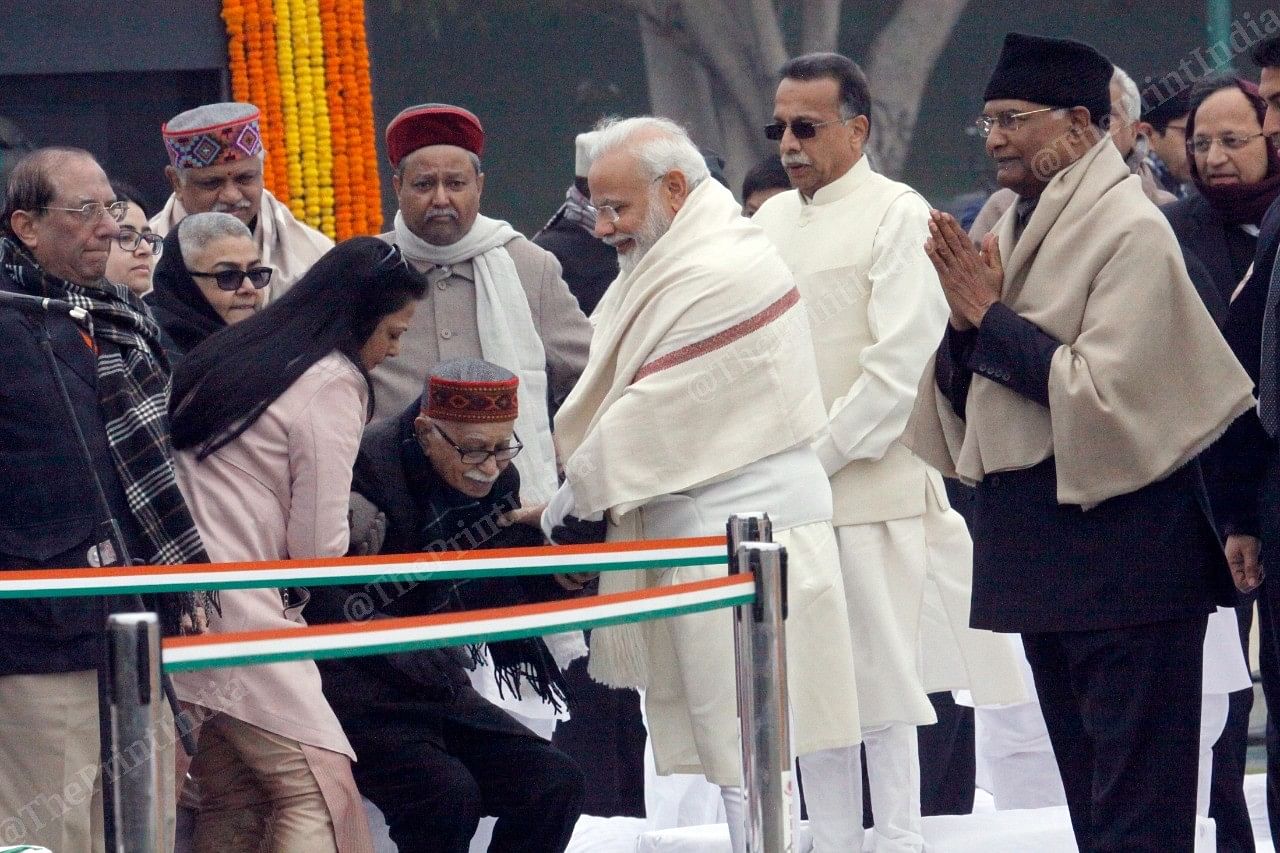 Pratibha Advani (left) and Narendra Modi helping L.K. Advani to get up | Photo: Praveen Jain | ThePrint