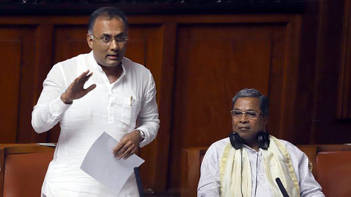 Karnataka Congress president Dinesh Gundu Rao (left) and legislature party leader Siddaramaiah have both resigned