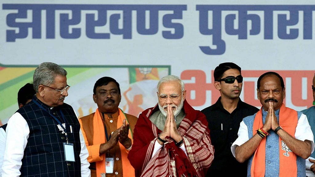 PM Narendra Modi and Jharkhand CM Raghubar Das (right) at an election rally
