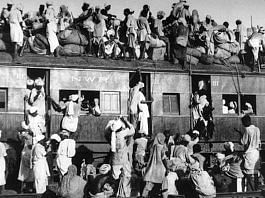 Refugees on a train during Partition of India, 1947 | Wikimedia Commons