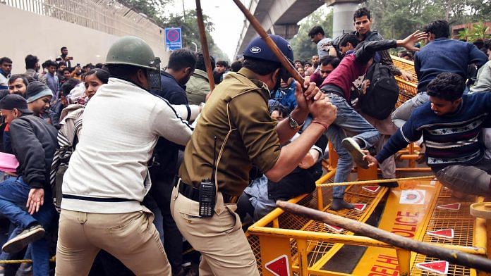 Police personnel baton charge on the students of Jamila Millia Islamia University as they started pelting stones