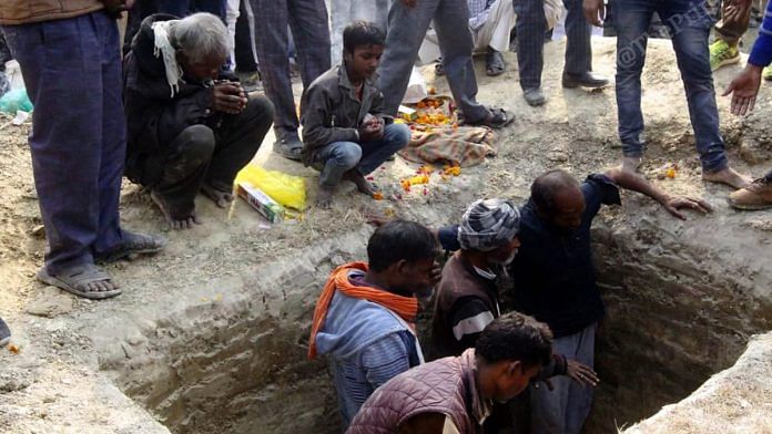 The burial site of the Unnao victim | Photo: Praveen Jain