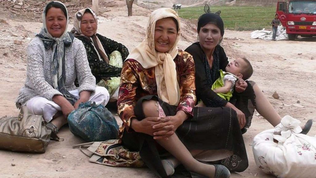 Uyghur women in old city, Kashgar, Xinjiang | Commons