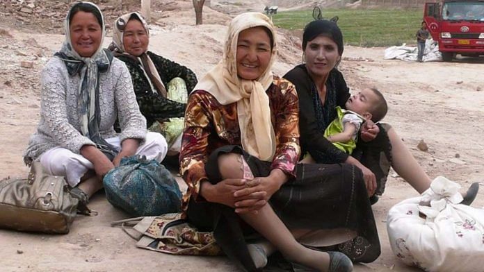 Uyghur women in old city, Kashgar, Xinjiang | Commons