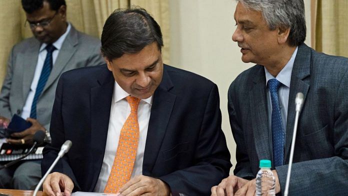 Michael Patra (R), speaks to former RBI Governor Urjit Patel during a news conference in Mumbai on Dec. 5, 2018. | Photographer: Karen Dias | Bloomberg