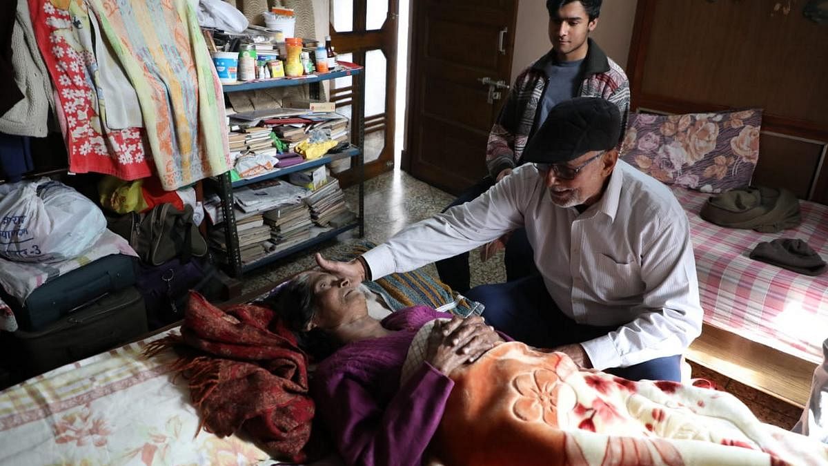 Darapuri meets his ailing wife at home after being released from jail. | Photo: Sumit Kumar